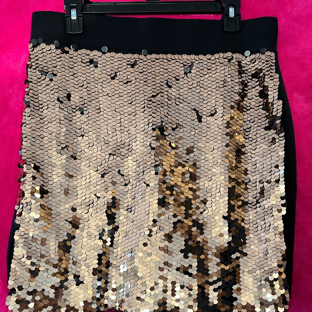 NWT. - Women's SOHO New York &
Company Gold Sequin Black Stretch
Mini Skirt